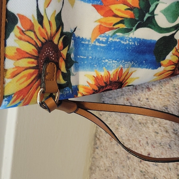 Sunflower Travel Set - Picture 8 of 12